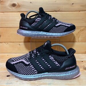 adidas UltraBoost 5.0 DNA PrimeKnit Multi-Sport Trainer HP2477 Women’s 9.5 M 8.5
